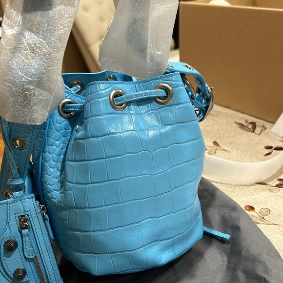 Balenciaga XS Le Cagole Bucket Bag - Picture 15 of 16